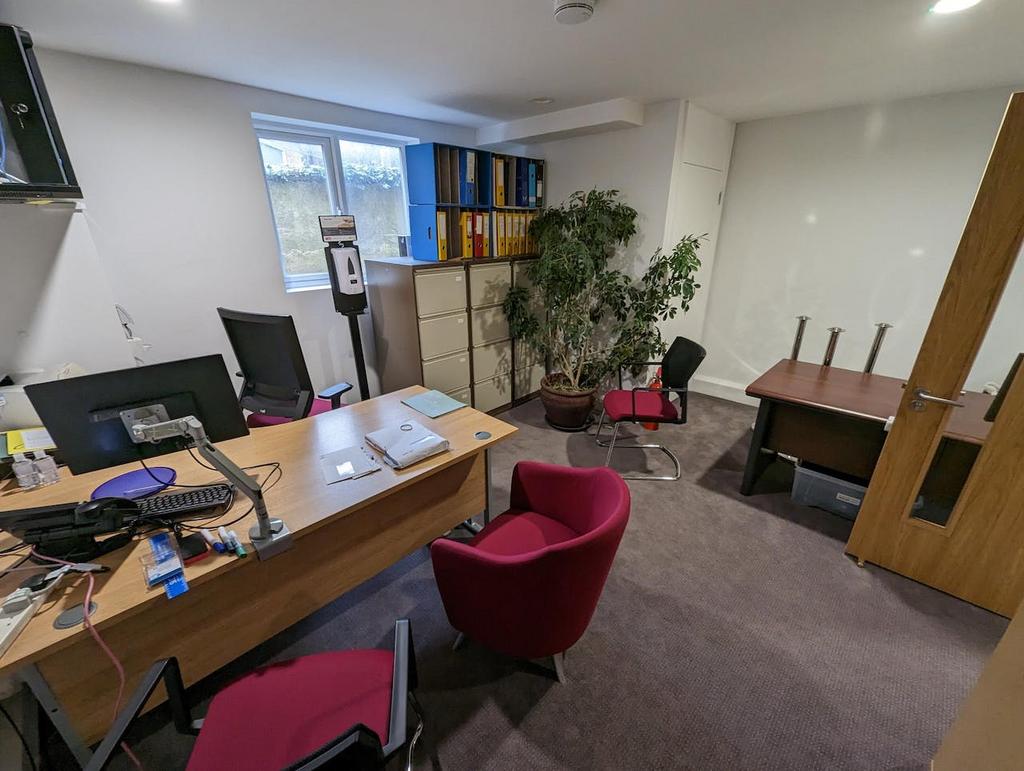 41 43 High Street, Great Bookham, Leatherhead, KT23 4AD Retail