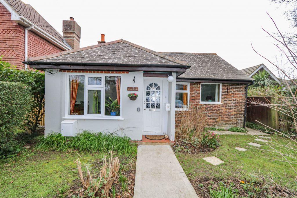 Kingsway, Hayling Island 3 bed property for sale £375,000