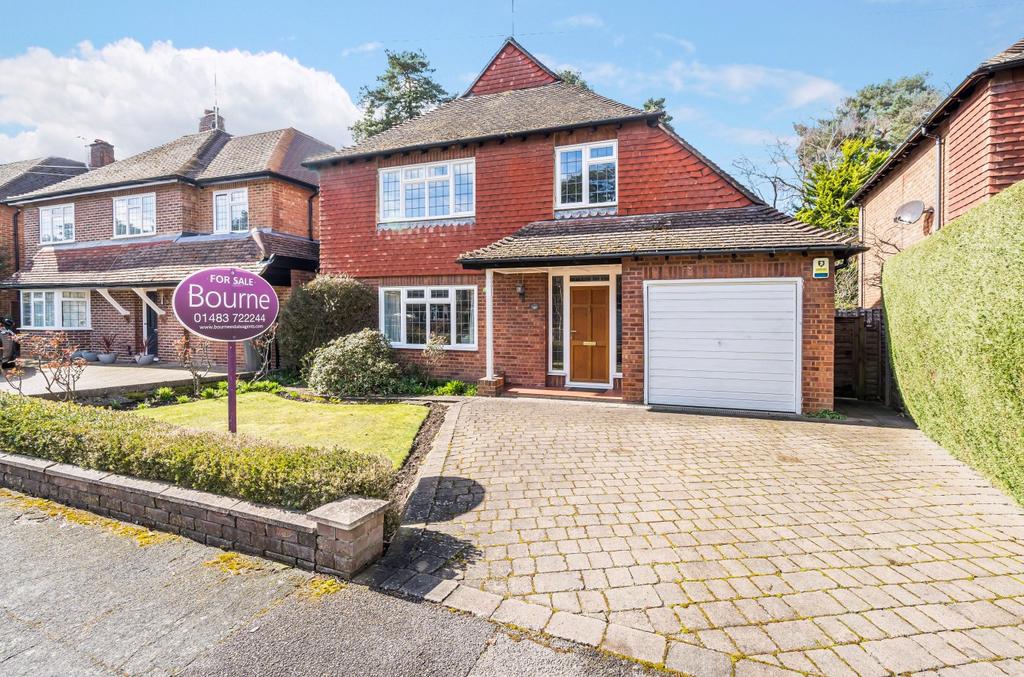 Lincoln Drive, Pyrford, Woking, Surrey, GU22 3 bed detached house £775,000