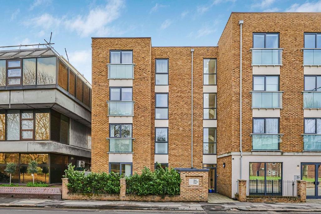 West Barnes Lane, Raynes Park 1 bed flat for sale £400,000