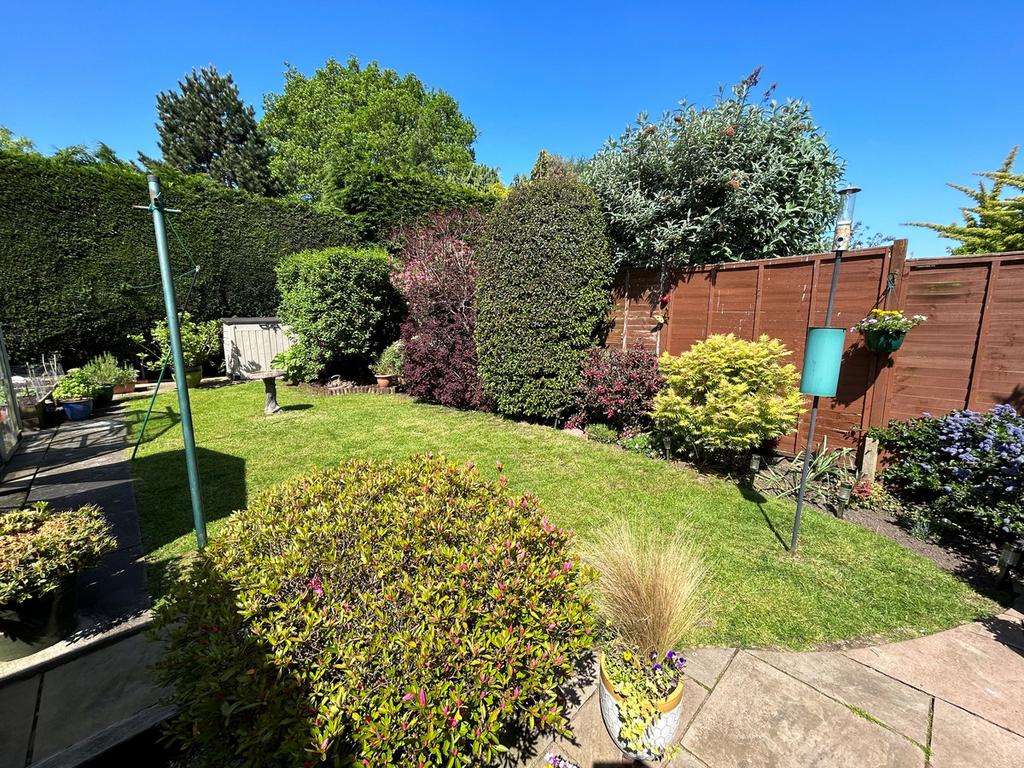 Larch Tree Avenue, Coventry, CV4 3 bed semidetached house £275,000