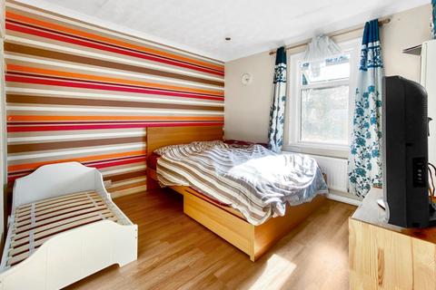 24 Stonebridge Road, Northfleet, Gravesend, DA11 9DR