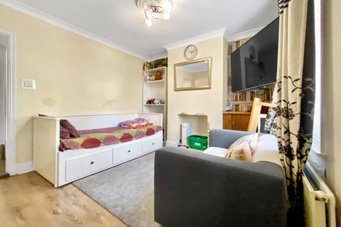24 Stonebridge Road, Northfleet, Gravesend, DA11 9DR