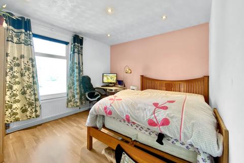 24 Stonebridge Road, Northfleet, Gravesend, DA11 9DR