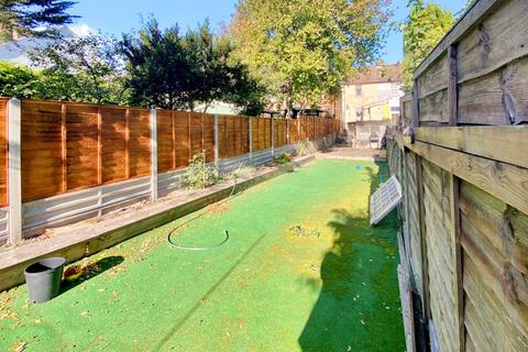 24 Stonebridge Road, Northfleet, Gravesend, DA11 9DR