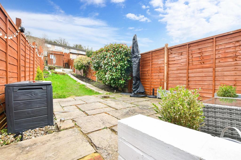 Godstone Road, Whyteleafe, Surrey 2 bed terraced house for sale £360,000