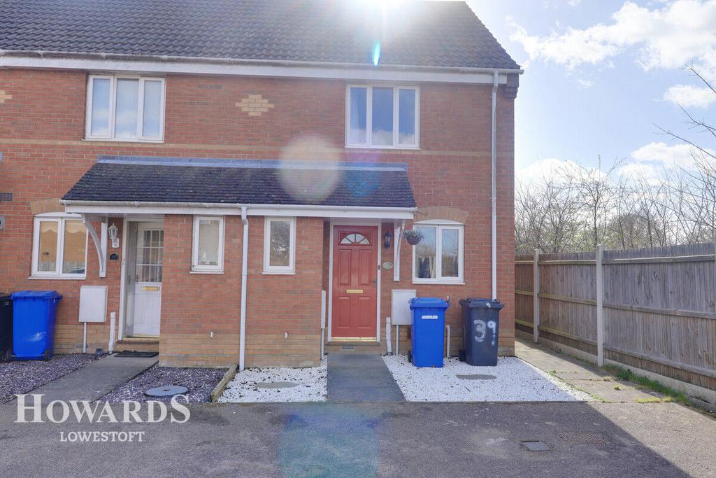 Howley Gardens, Lowestoft 2 bed end of terrace house £180,000