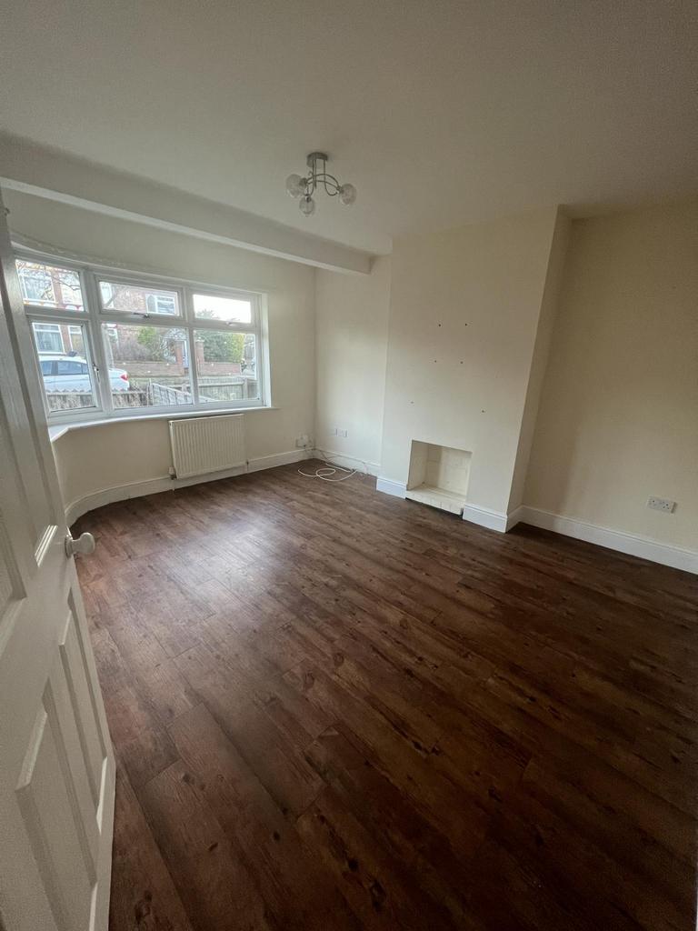 2 Bedroom Garden Flat For Rent in E4 2 bed flat £1,600 pcm (£369 pw)