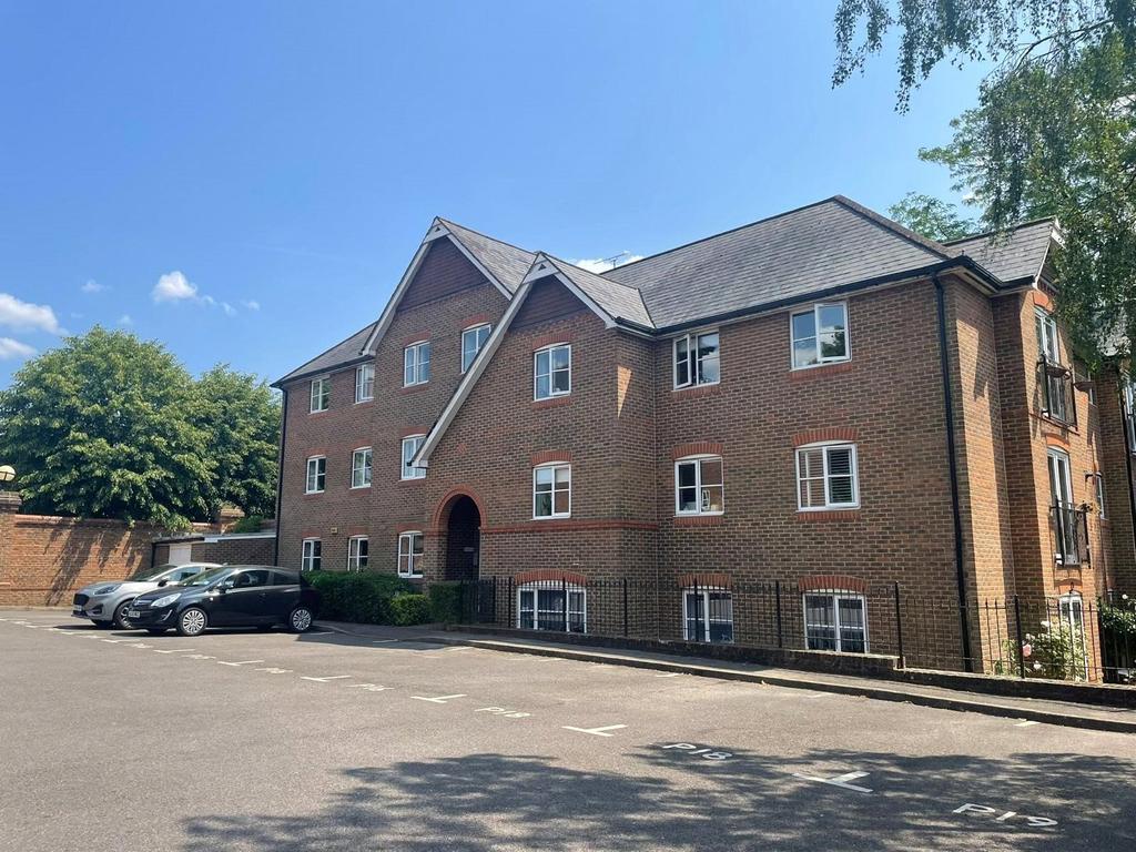 Hamilton Place, Cargate Terrace, Aldershot, Hampshire, GU11 2 bed