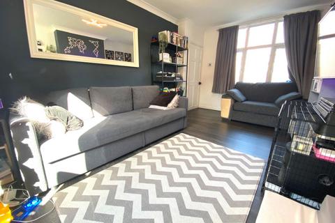35 Raeburn Road, Northampton, NN2 7ET