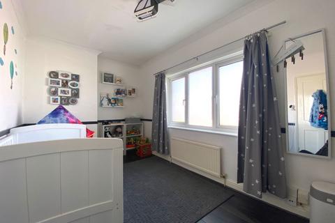 35 Raeburn Road, Northampton, NN2 7ET