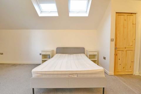 1 bedroom in a house share to rent, Hill Avenue, Victoria Park