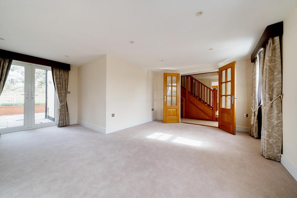 Dunmore, Lovel Road, Winkfield... 4 bed detached house £3,950 pcm (£912 pw)