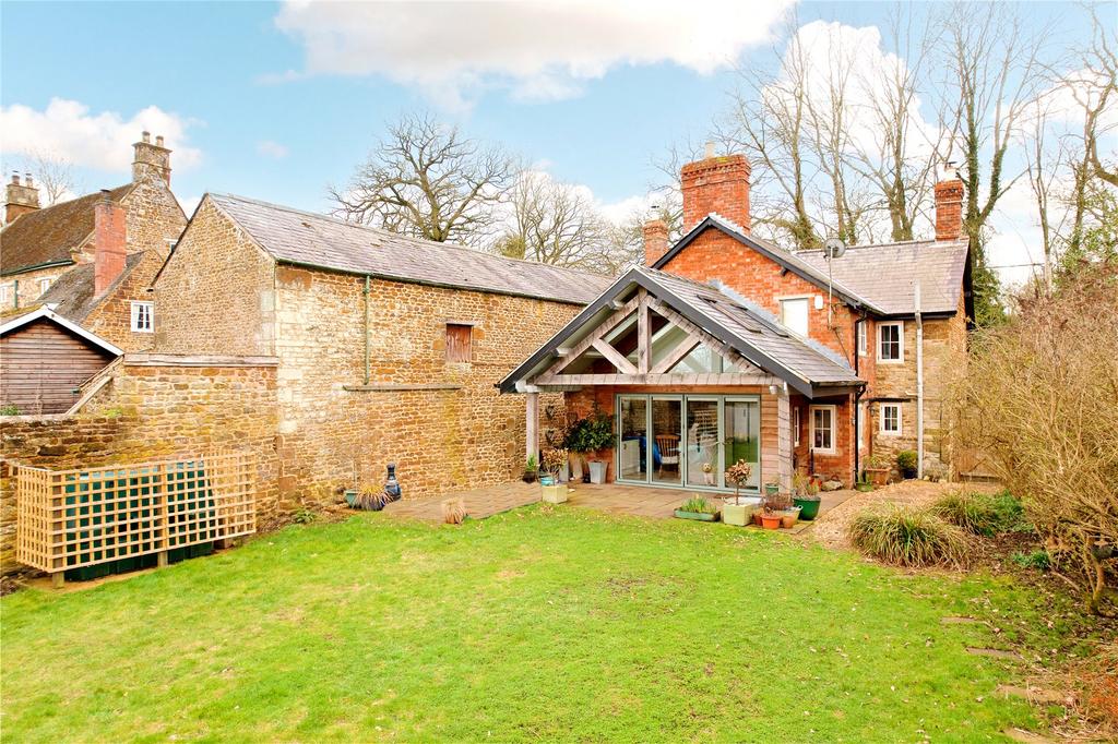 High Street, Culworth, Banbury, Northamptonshire, OX17 3 bed cottage