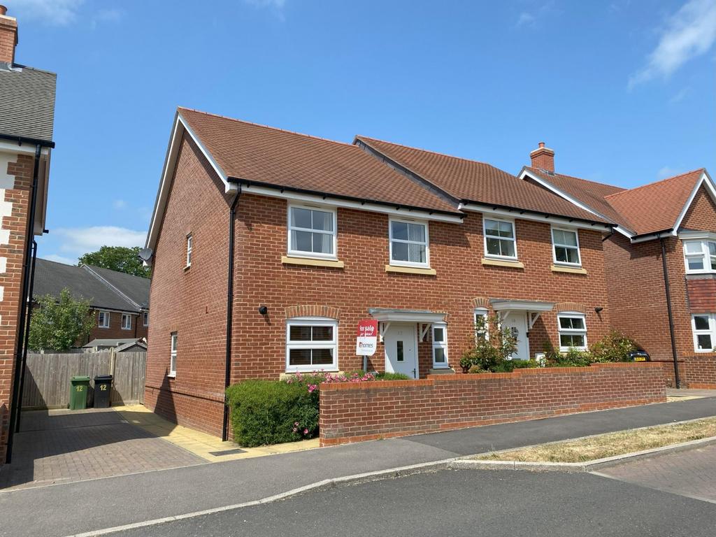 Farm Drive, Petersfield, Hampshire 4 bed semidetached house for sale