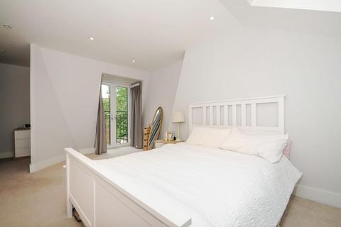 9b Ringford Road, London, SW18 1RP