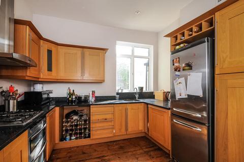 9b Ringford Road, London, SW18 1RP