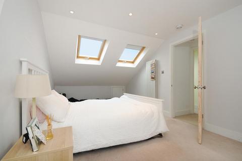 9b Ringford Road, London, SW18 1RP
