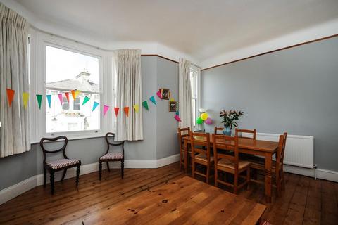 9b Ringford Road, London, SW18 1RP