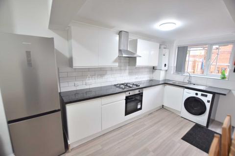2 bedroom flat to rent, Flat 1, Addington Road, Reading