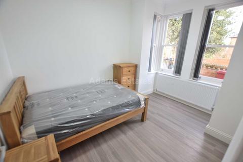 2 bedroom flat to rent, Flat 1, Addington Road, Reading