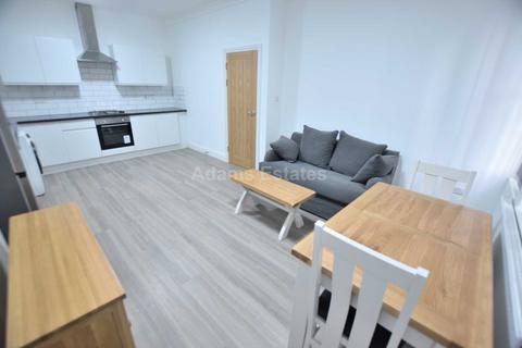 2 bedroom flat to rent, Flat 2, Addington Road, Reading
