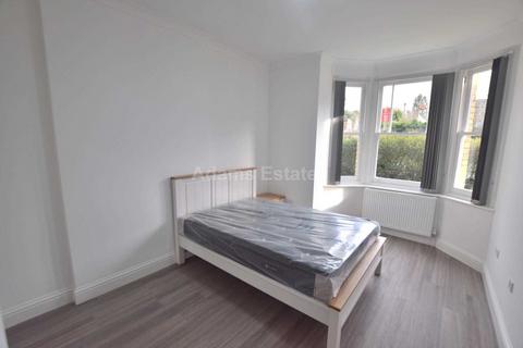 2 bedroom flat to rent, Flat 2, Addington Road, Reading