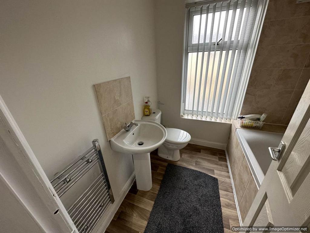 Baker Street, Lindley, Huddersfield... 1 bed flat £500 pcm (£115 pw)