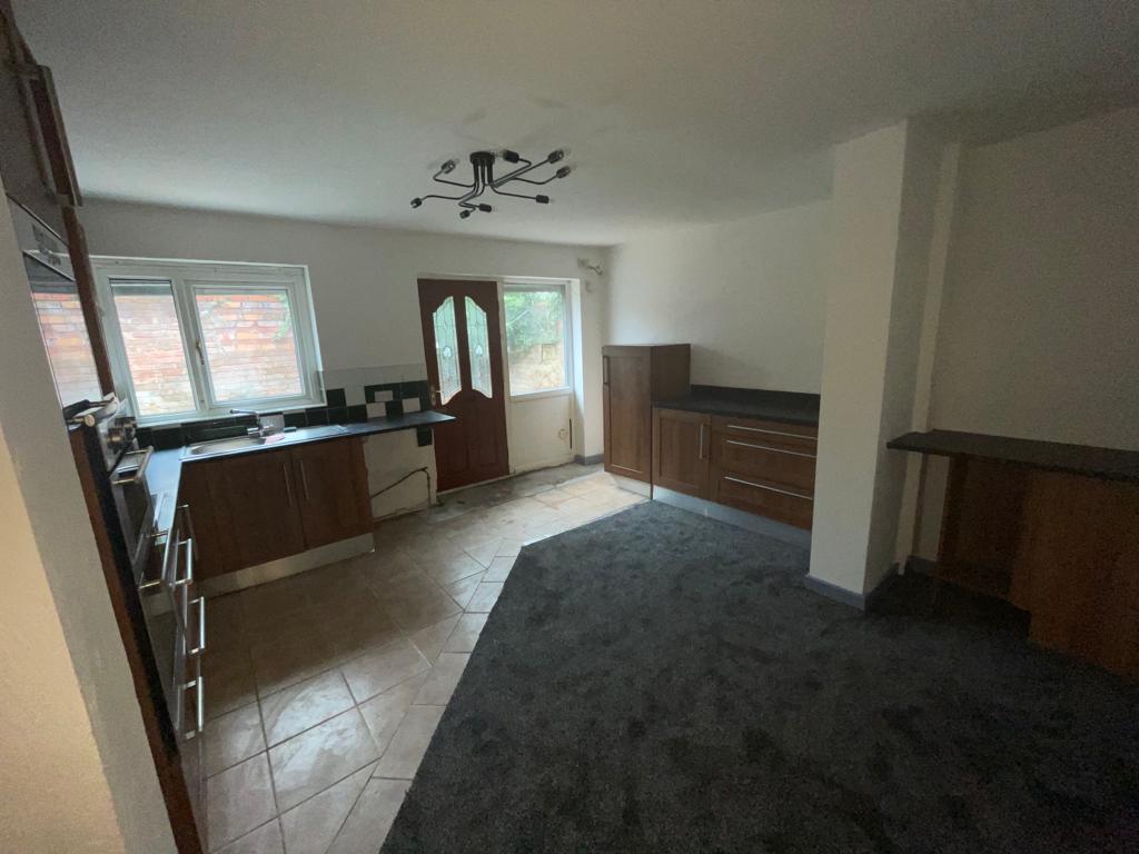 Market Street, Hindley, Wigan, WN2 3AY 2 bed flat £595 pcm (£137 pw)
