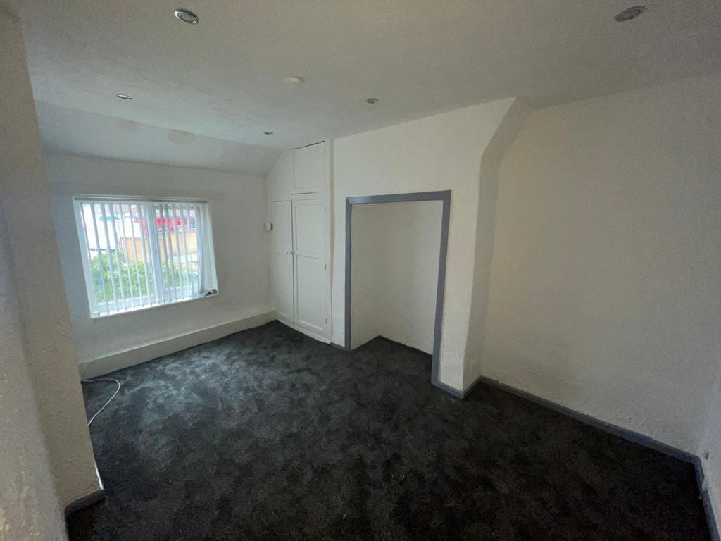 Market Street, Hindley, Wigan, WN2 3AY 2 bed flat £595 pcm (£137 pw)