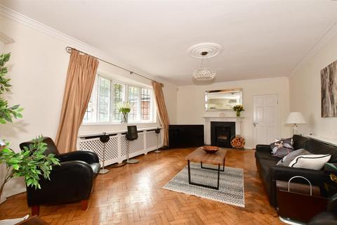 4 bedroom detached house for sale - High Road, Chigwell, Essex