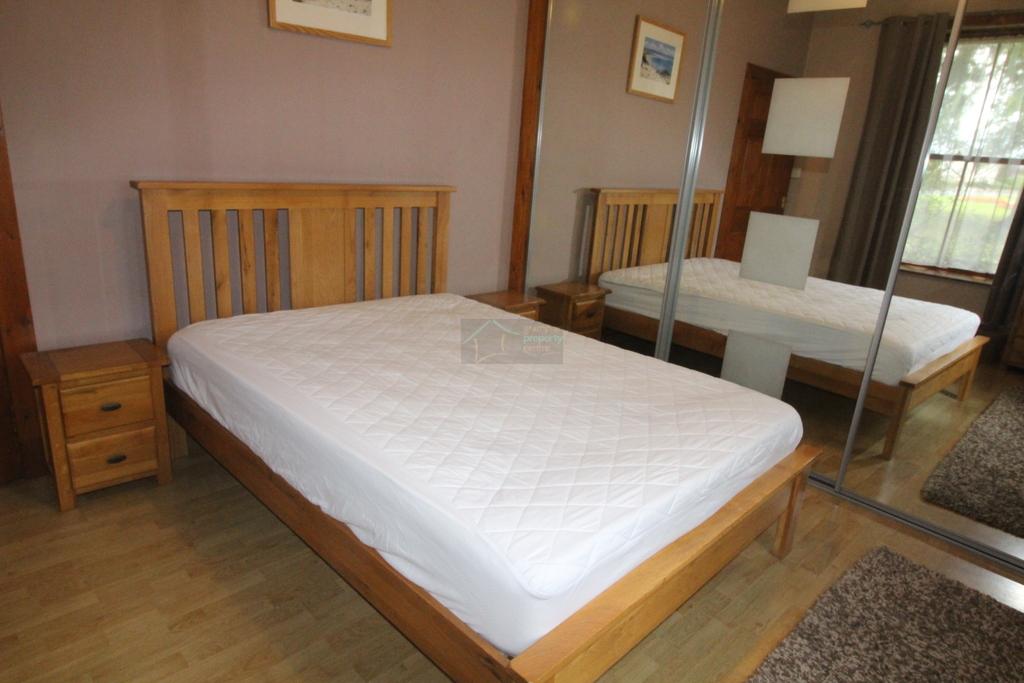 Bedroom 1b.JPG