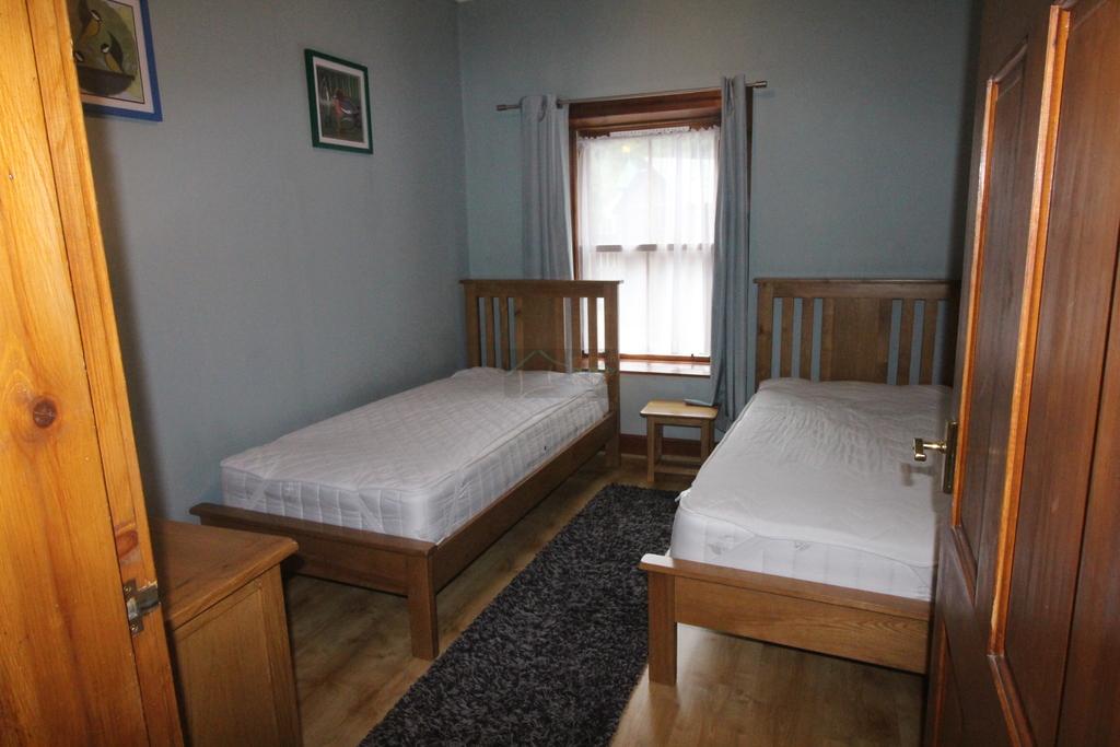 Bedroom 2.JPG