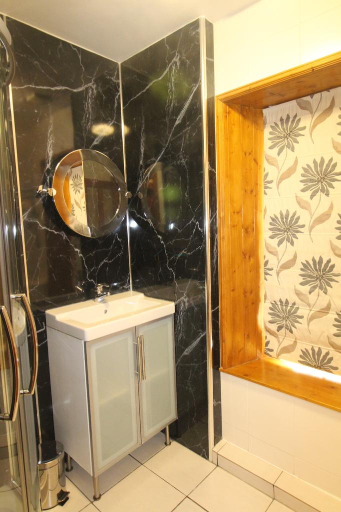Shower Room.JPG