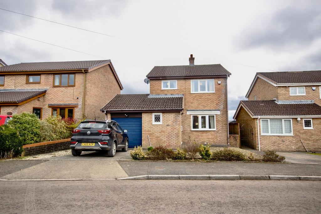 Beaumaris Way, Grove Park, Blackwood 3 bed detached house for sale £
