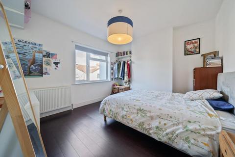 37 Thirsk Road, Mitcham, CR4 2BL