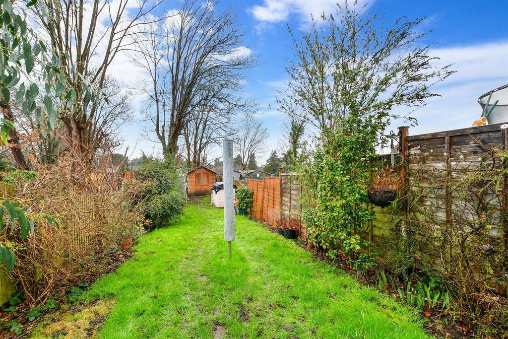 ewell-by-pass-epsom-surrey-2-bed-ground-floor-maisonette-for-sale