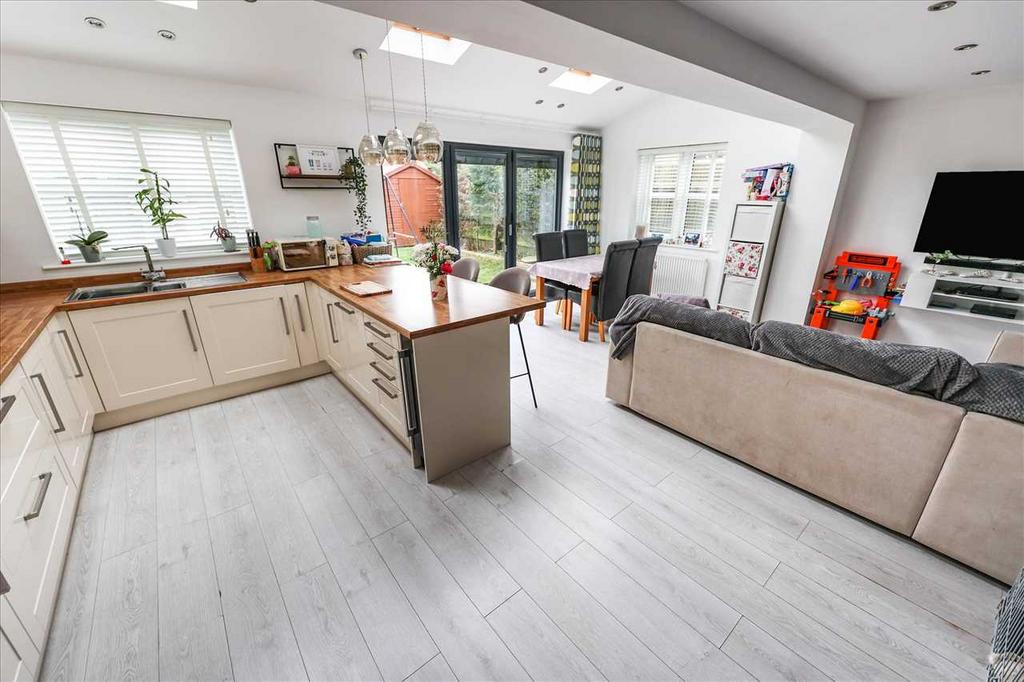 Adelaide Close, Waddington 3 bed detached house £275,000