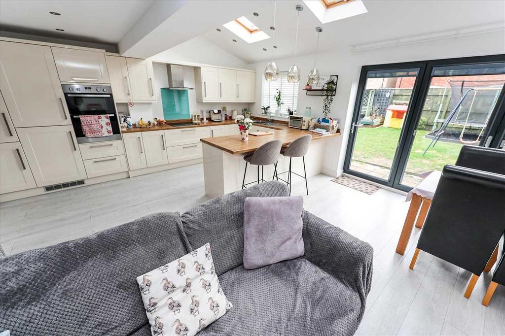 Adelaide Close, Waddington 3 bed detached house £275,000