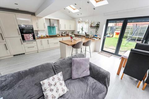 21 Adelaide Close, Waddington, Lincoln, LN5 9XN