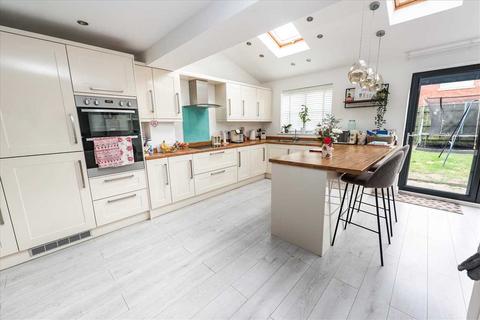 21 Adelaide Close, Waddington, Lincoln, LN5 9XN