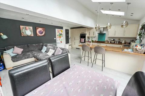 21 Adelaide Close, Waddington, Lincoln, LN5 9XN