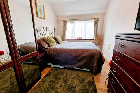 4 bedroom terraced house to rent, Wilbury Way,