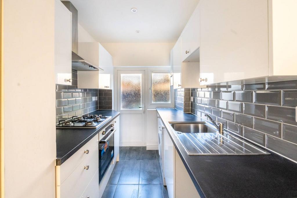 Hillbrook Road, Tooting Bec, London, SW17 4 bed terraced house £3,750 pcm (£865 pw)