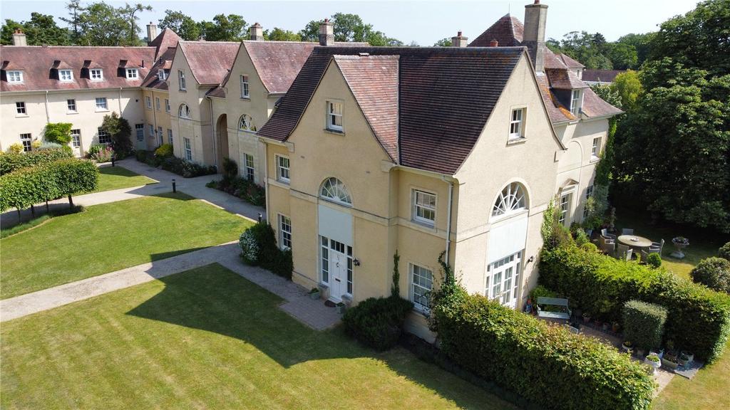 The Stables, Lechlade, Gloucestershire, GL7 4 bed semidetached house