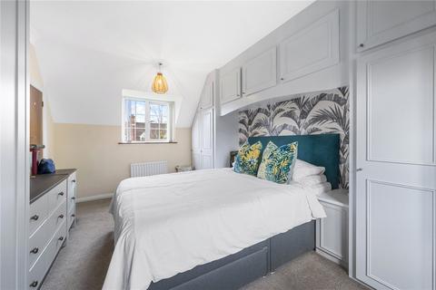 17 Old Palace Road, Weybridge, KT13 8PQ
