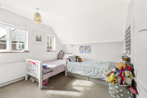 17 Old Palace Road, Weybridge, KT13 8PQ