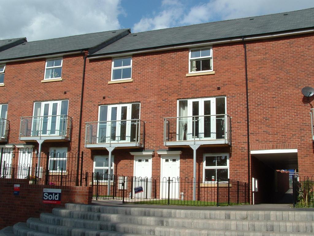 Eton Walk, Exeter, EX4 4 bed townhouse to rent £2,000 pcm (£462 pw)