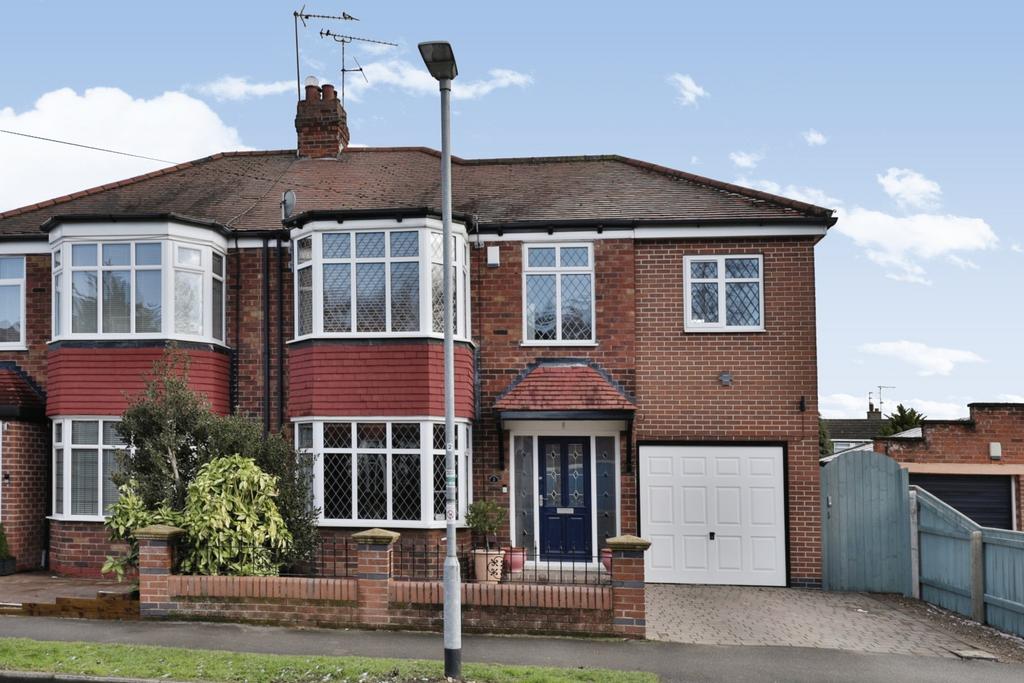 Derrymore Road, Willerby, Hull, HU10 6ES 4 bed semidetached house £