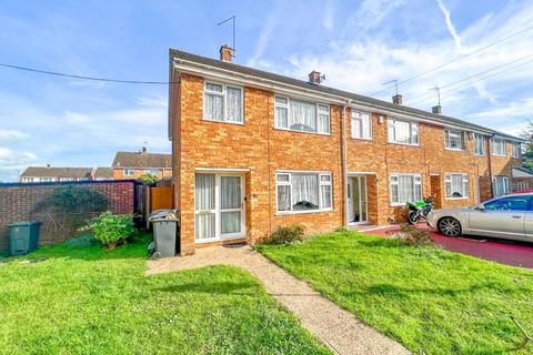 3 bedroom end of terrace house for sale - Oatfield Close, Luton LU4